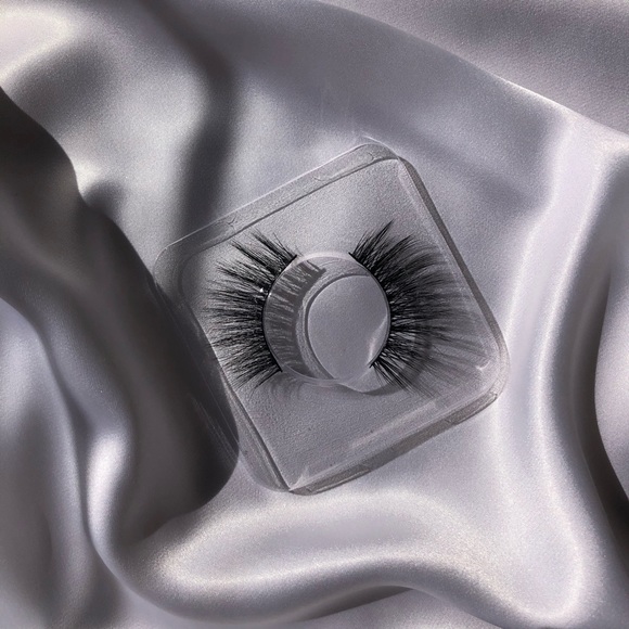 Eyelashes - Picture 5 of 7